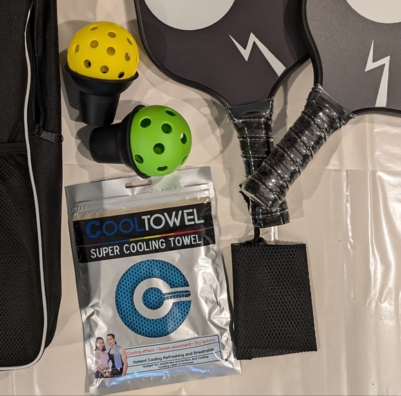 Pakingo Set of 2 Pickleball Paddles 4 Balls Carry Case USAPA Fiberglass - Picture 8 of 8